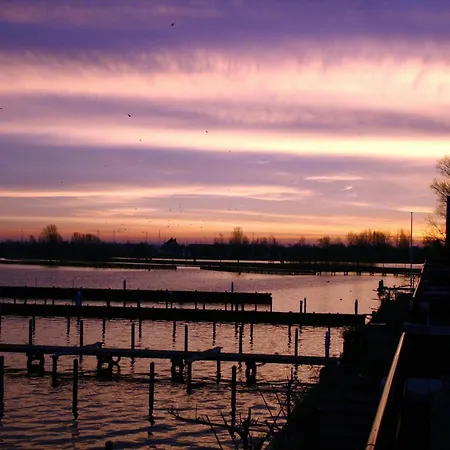 Lake-view Close To Amsterdam Apartment Uitgeest