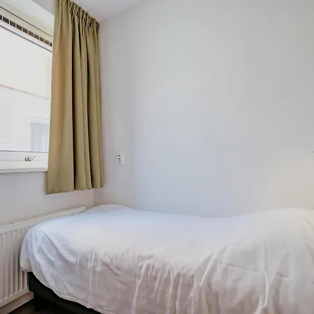 Spacious Lakeside Retreat דירה Uitgeest