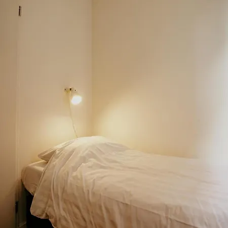 Spacious Lakeside Retreat Апартаменты