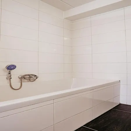 Spacious Lakeside Retreat Uitgeest