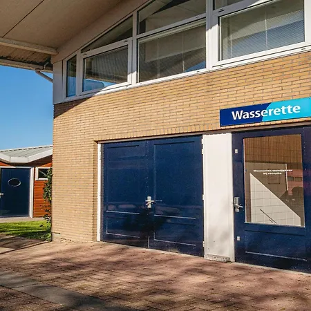 Spacious Lakeside Retreat Uitgeest