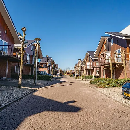 Spacious Lakeside Retreat Uitgeest