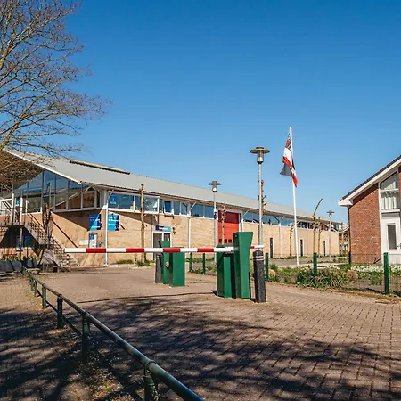 Spacious Lakeside Retreat * Uitgeest