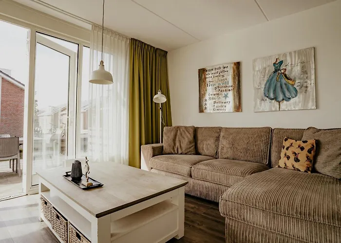 Spacious Lakeside Retreat Apartamento