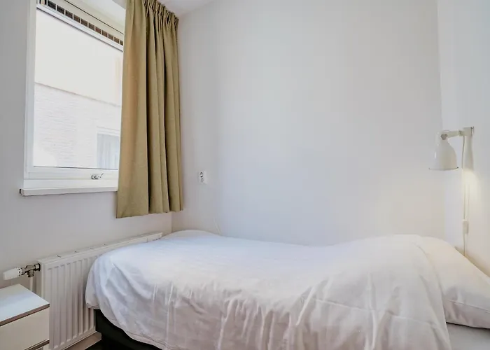 Spacious Lakeside Retreat Apartamento Uitgeest