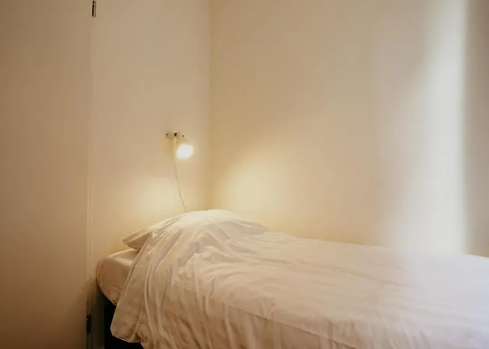 Spacious Lakeside Retreat Apartamento