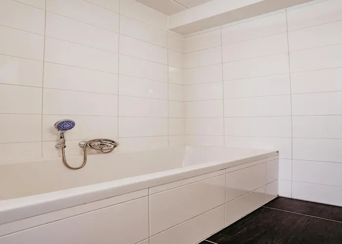 Spacious Lakeside Retreat Uitgeest