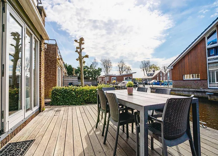 Apartamento Spacious Lakeside Retreat Uitgeest