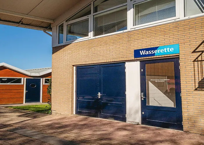 Spacious Lakeside Retreat Uitgeest