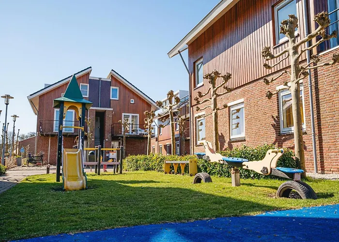 Spacious Lakeside Retreat