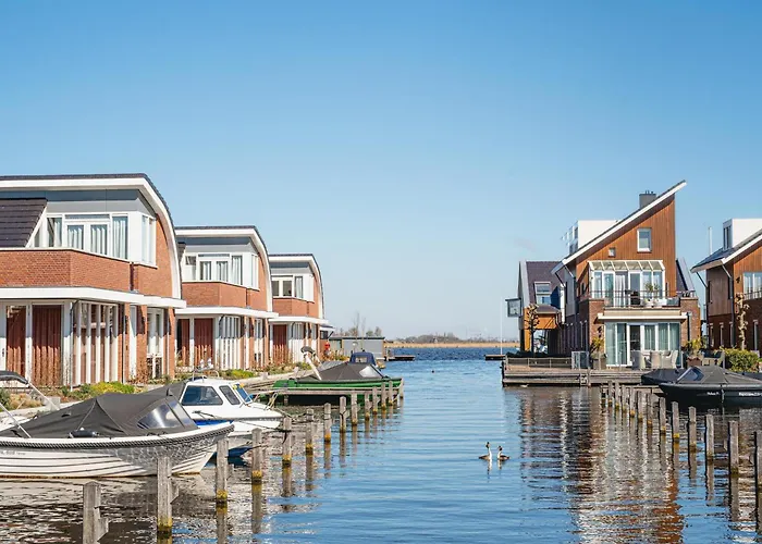 Spacious Lakeside Retreat *