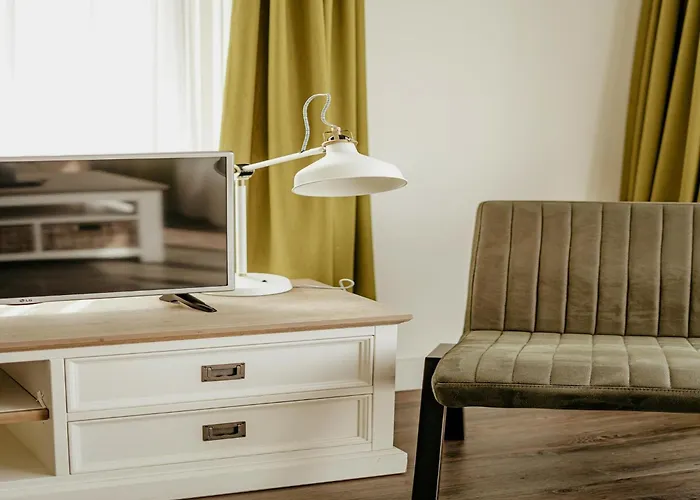 Spacious Lakeside Retreat * Uitgeest