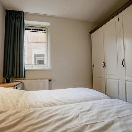 Daire Spacious Lakeside Retreat Uitgeest