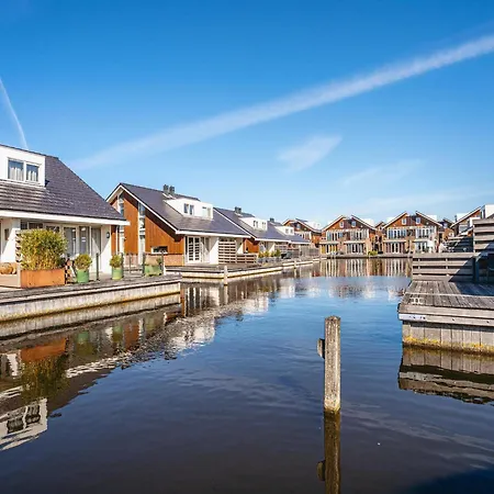 Daire Spacious Lakeside Retreat