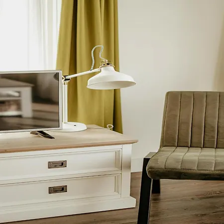 Spacious Lakeside Retreat * Uitgeest